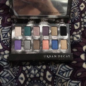 🎉Flash Sale!! Urban Decay palette